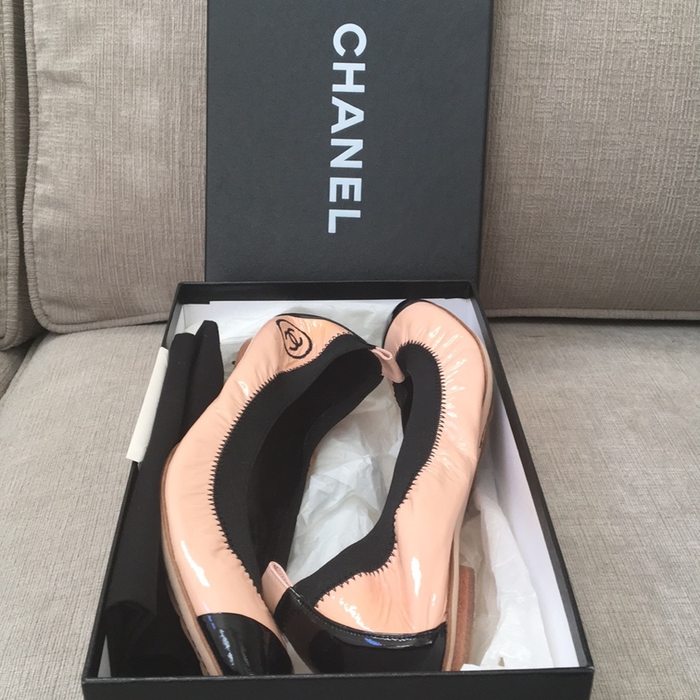Chanel flats- light pink w/black trim. Never worn!